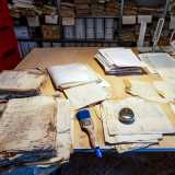 �� come se le carte fossero state messe in un frullatore � ci racconta Fanizzi -. Sono tutte mischiate tra loro e molte, purtroppo, sono state danneggiate da umidit� e rosicchiate dai topi�